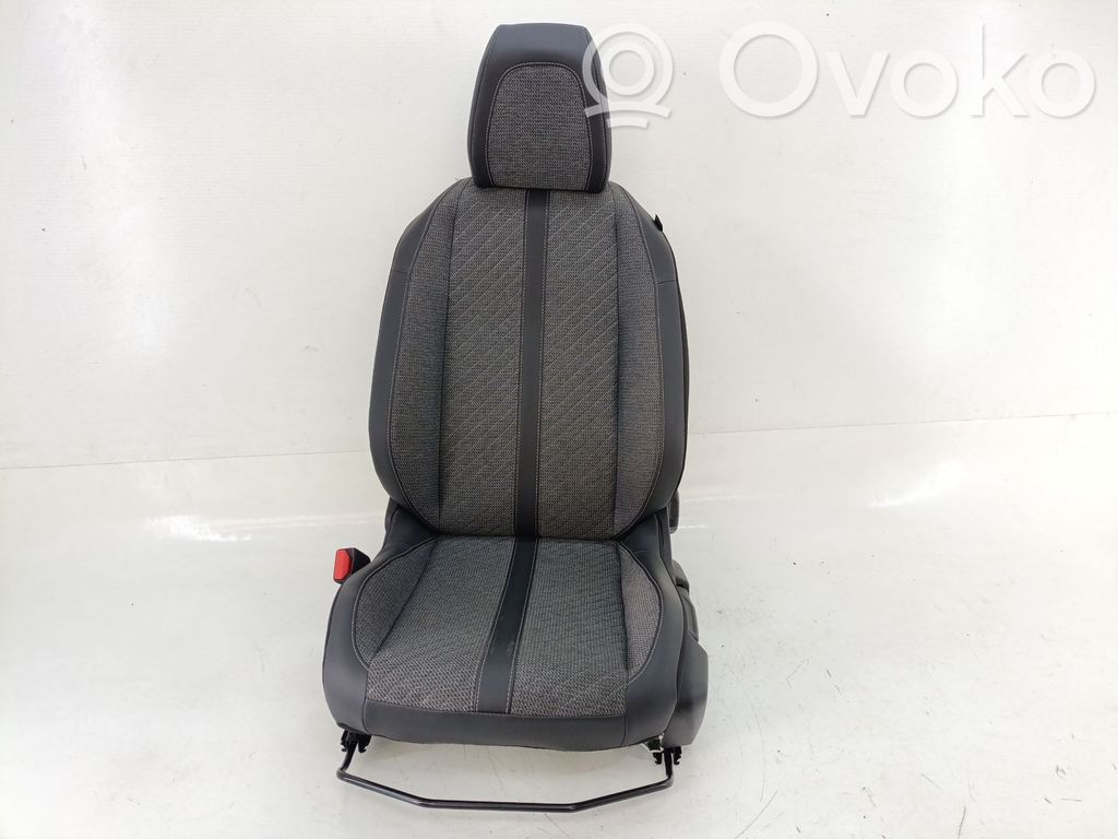 Peugeot 2008 II Kuljettajan istuin 