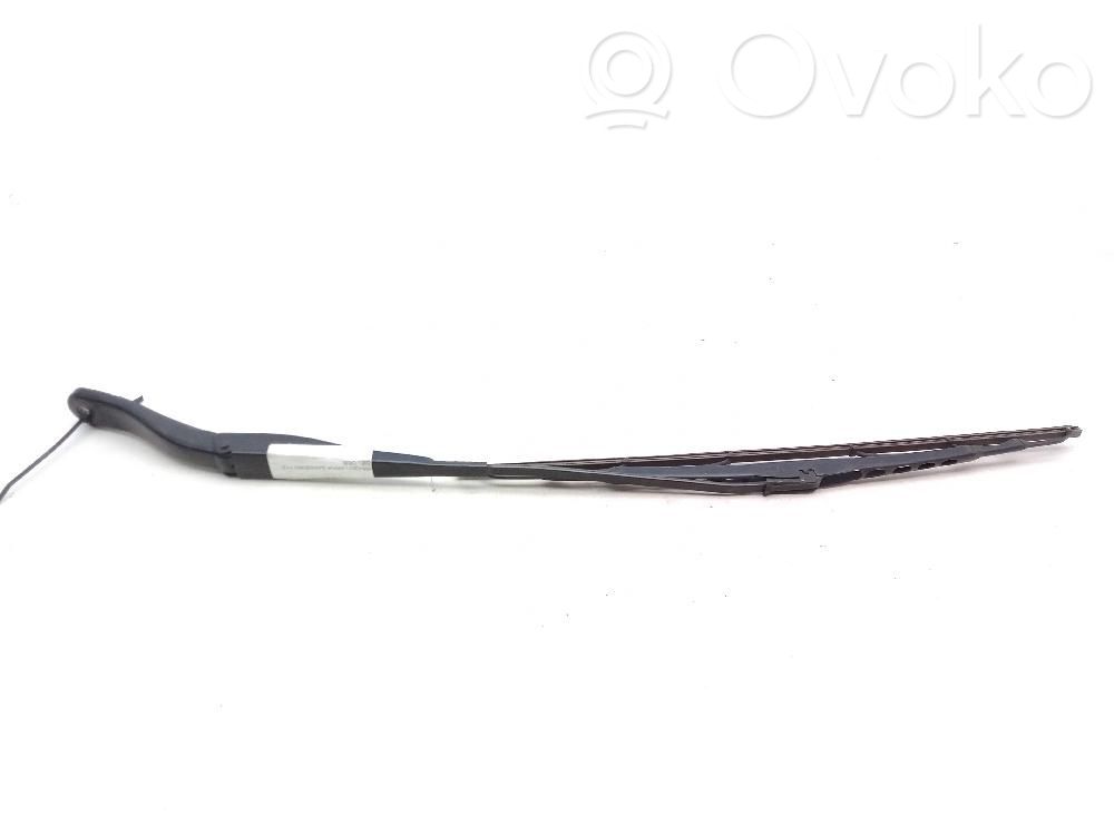 Dacia Sandero II Brazo del limpiaparabrisas delantero 