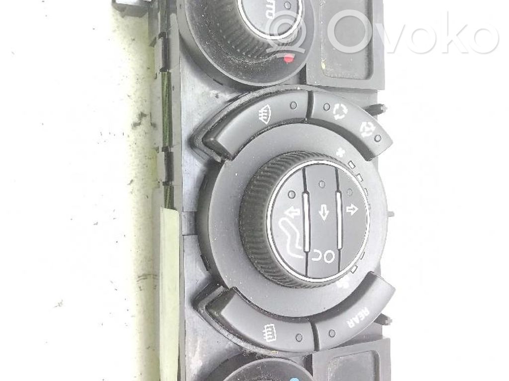 Peugeot 5008 Climate control unit 