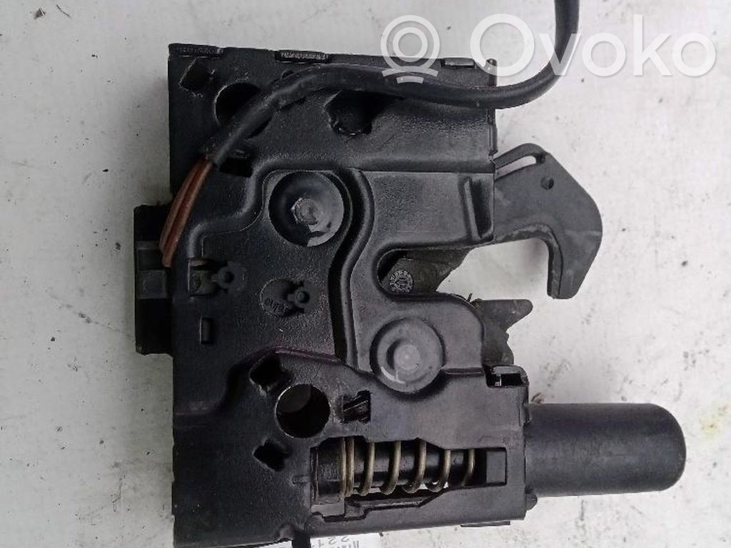 Seat Arona Tie down hook / loop 