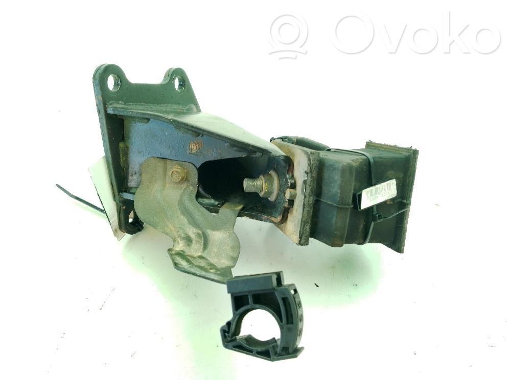 Engine mount bracket   11220EB300