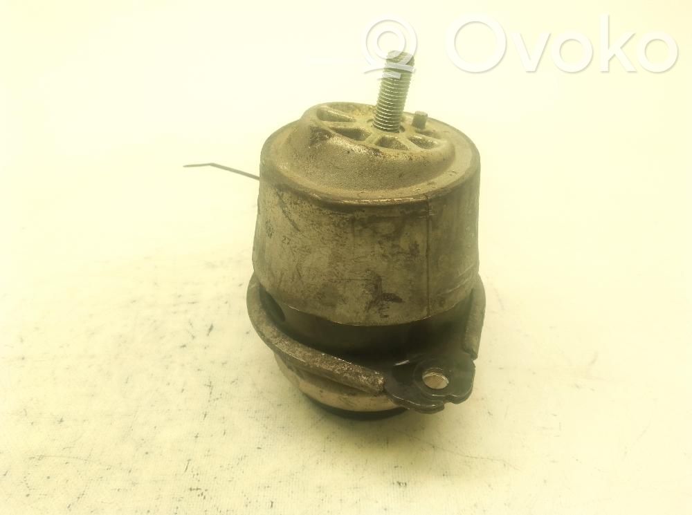Engine mount bracket