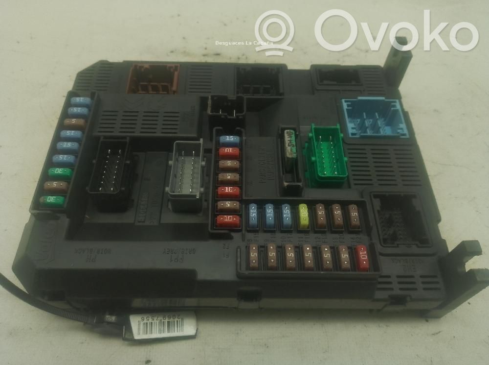 Citroen C4 II Picasso Fuse module 