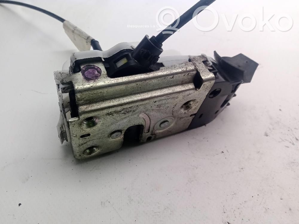 Cerradura de puerta delantera