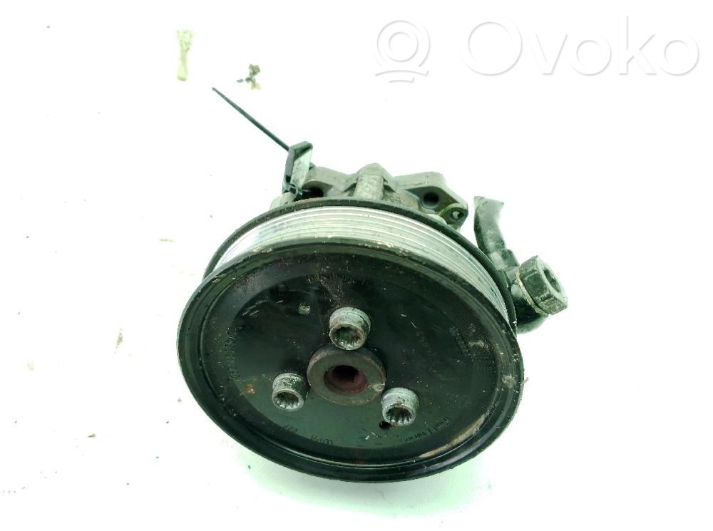 Ohjaustehostimen pumppu   7L8422154D