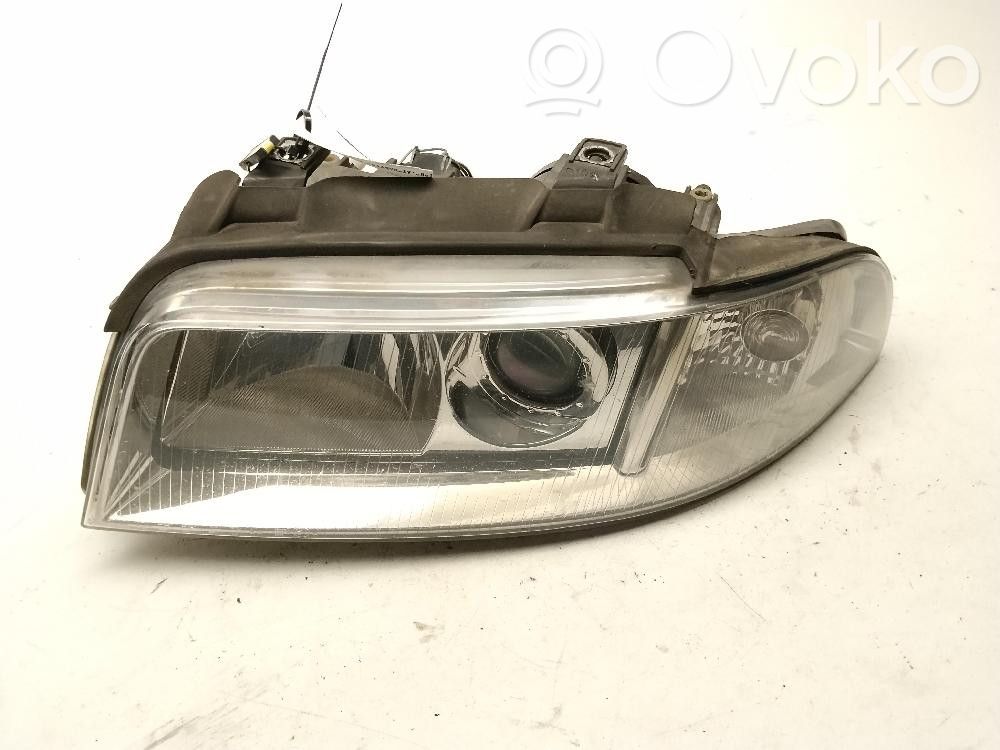 Audi A4 S4 B5 8D Phare frontale 