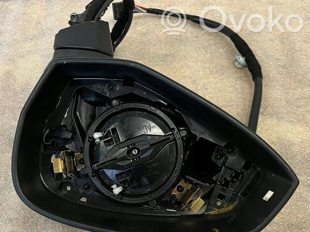 Audi A4 S4 B9 Elektryczne lusterko boczne drzwi przednich 