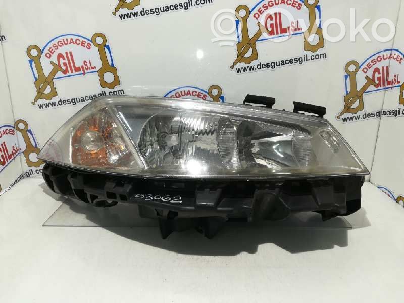 Renault Megane II Lampa przednia 