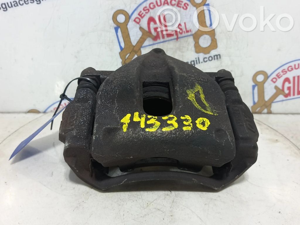 Toyota Auris 150 Zacisk hamulcowy przedni 