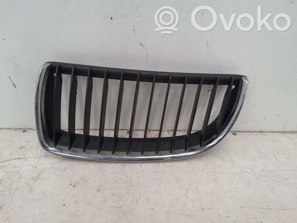 BMW 3 E90 E91 Grotelės priekinės 