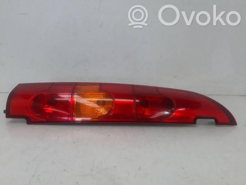 Renault Kangoo I Aizmugurējais lukturis virsbūvē 