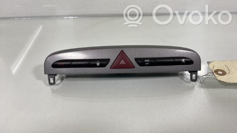 Peugeot 308 Botón interruptor de luz de peligro 