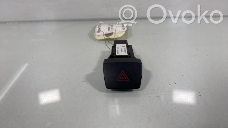 Hazard light switch   D651664H0