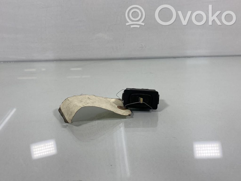Electric window control switch   6554RT