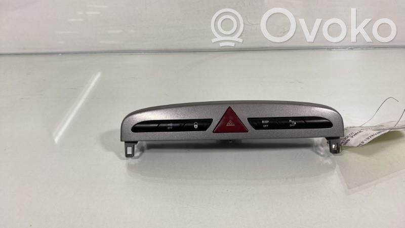 Peugeot 308 Przycisk świateł awaryjnych 