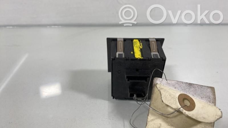 Hazard light switch   549549500