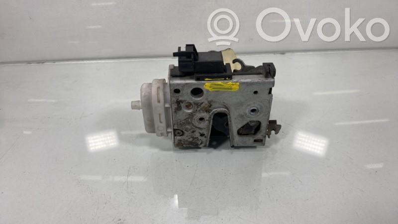 Audi A4 S4 B5 8D Etuoven lukko 