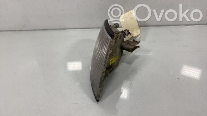 Audi A4 S4 B5 8D Indicatore di direzione del parafango anteriore 