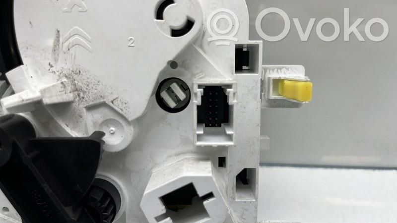 Peugeot 108 Climate control unit 