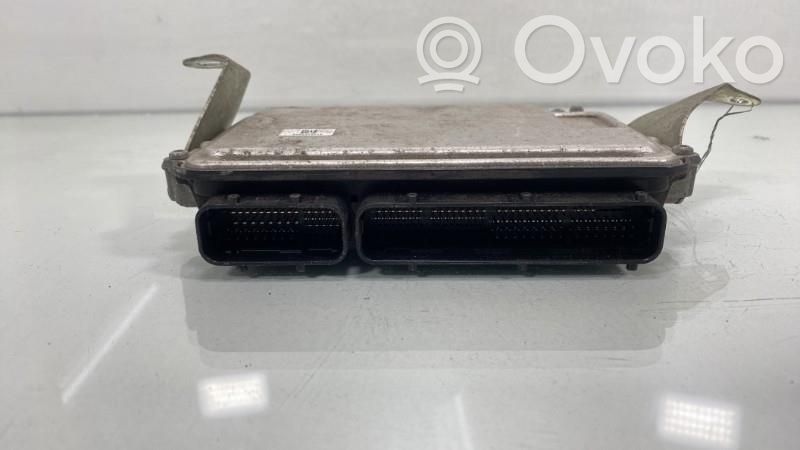 Unidad de control/módulo del motor   B001058180