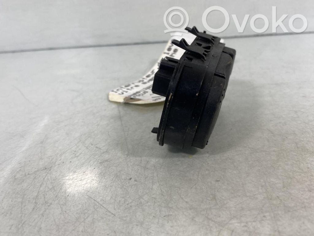 Electric window control switch   1091483