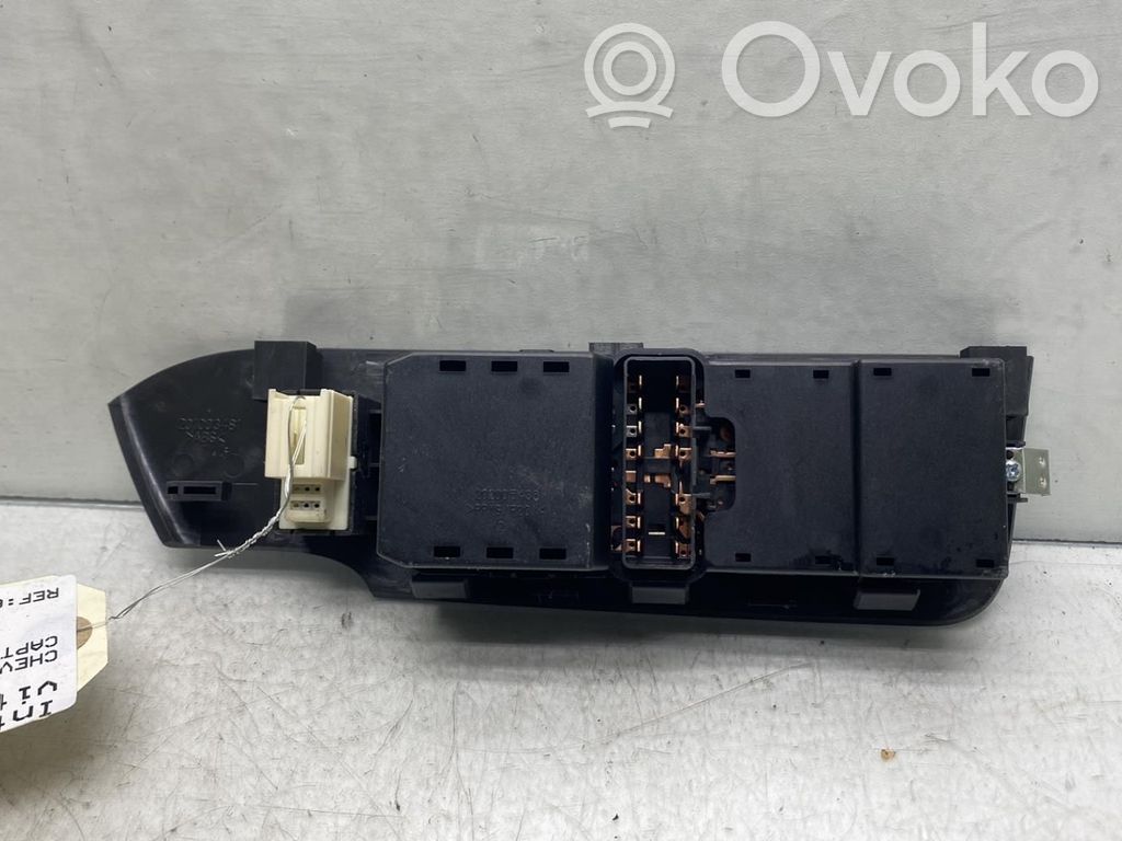 Chevrolet Captiva Electric window control switch 