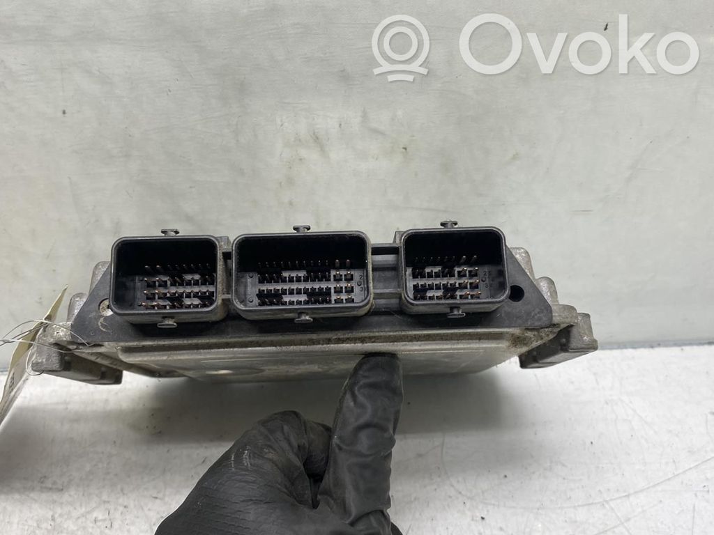 Opel Vivaro Engine control unit/module 