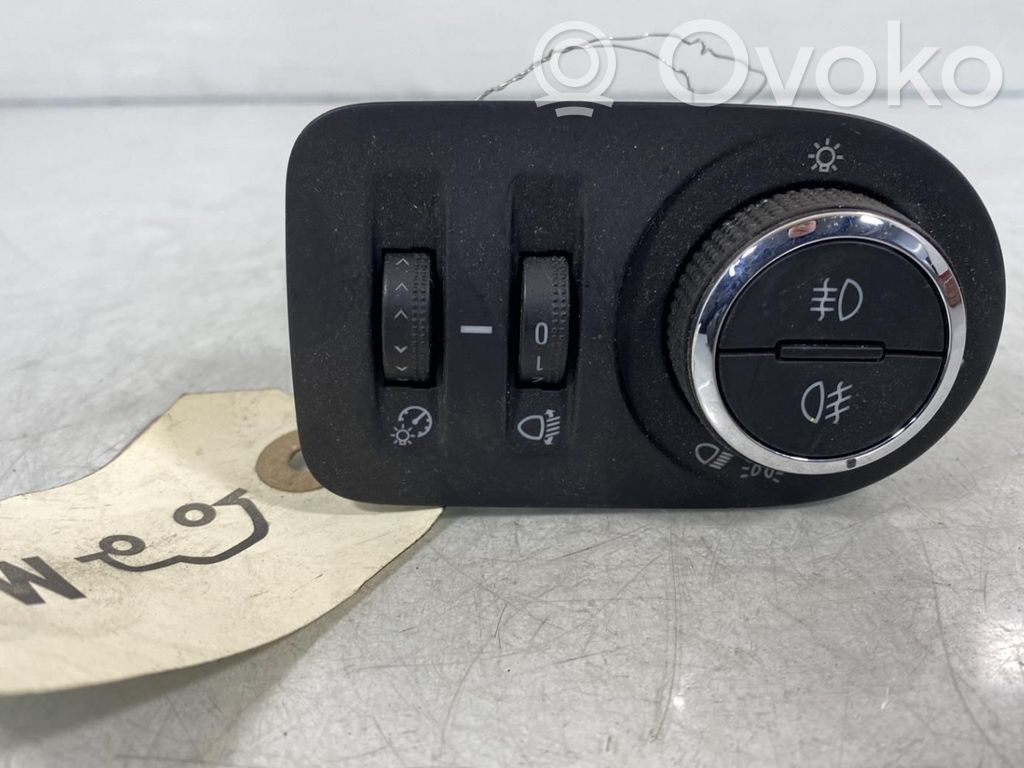 Light switch   13249510