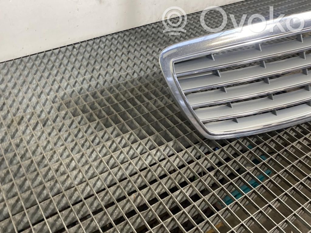 Mercedes-Benz E W211 Etusäleikkö 