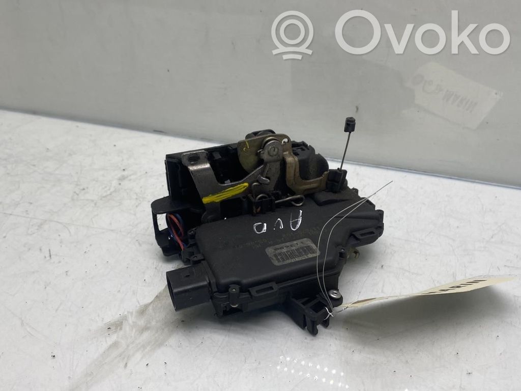Volkswagen New Beetle Etuoven lukko 