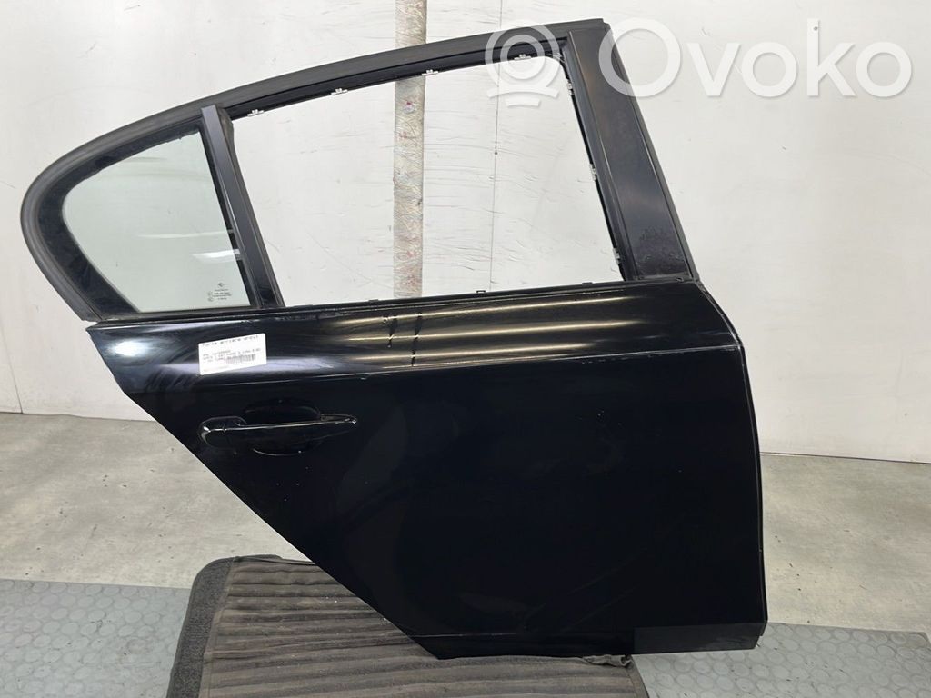 Rear door   41525A2A384