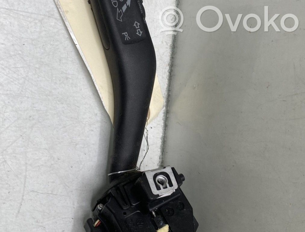 Volkswagen Golf VI Manetka / Przełącznik kierunkowskazów 