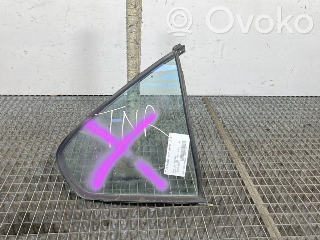 Ventanilla de ventilación de la puerta trasera   51348122406