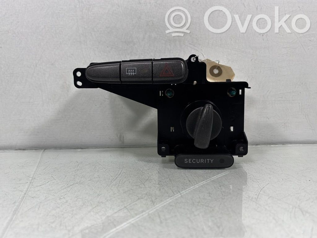 Toyota Yaris Botón interruptor de luz de peligro 