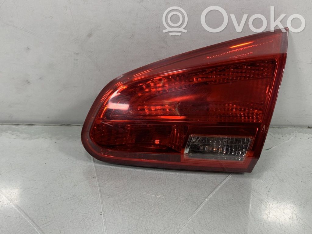 KIA Ceed Aizmugurējais lukturis pārsegā 