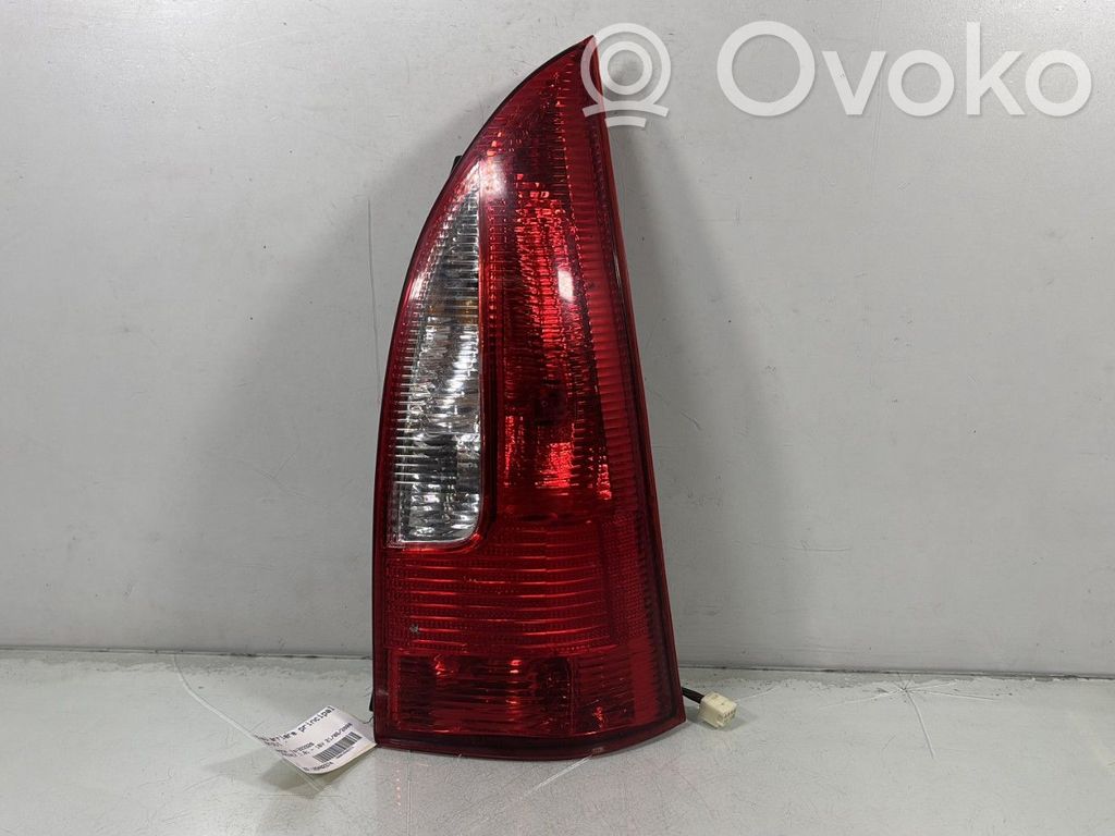 Mazda Premacy Задний фонарь в кузове 