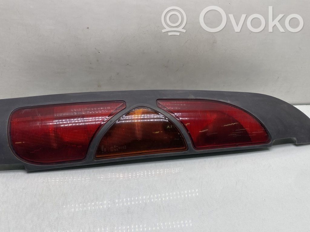Renault Kangoo I Aizmugurējais lukturis virsbūvē 