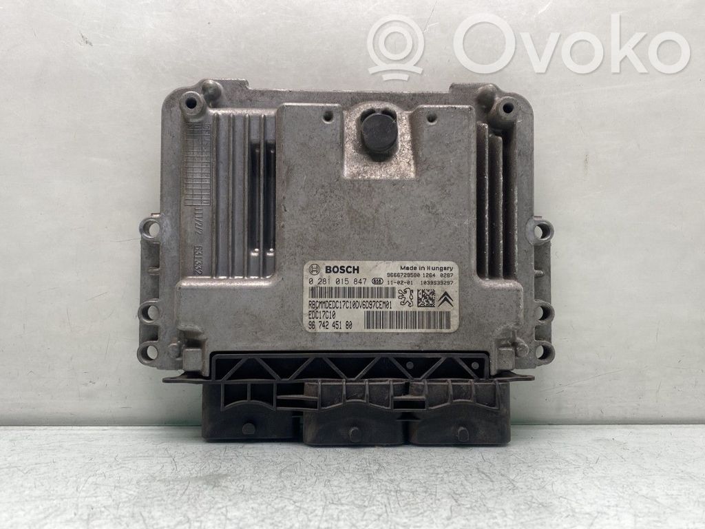 Citroen C3 Picasso Engine control unit/module 