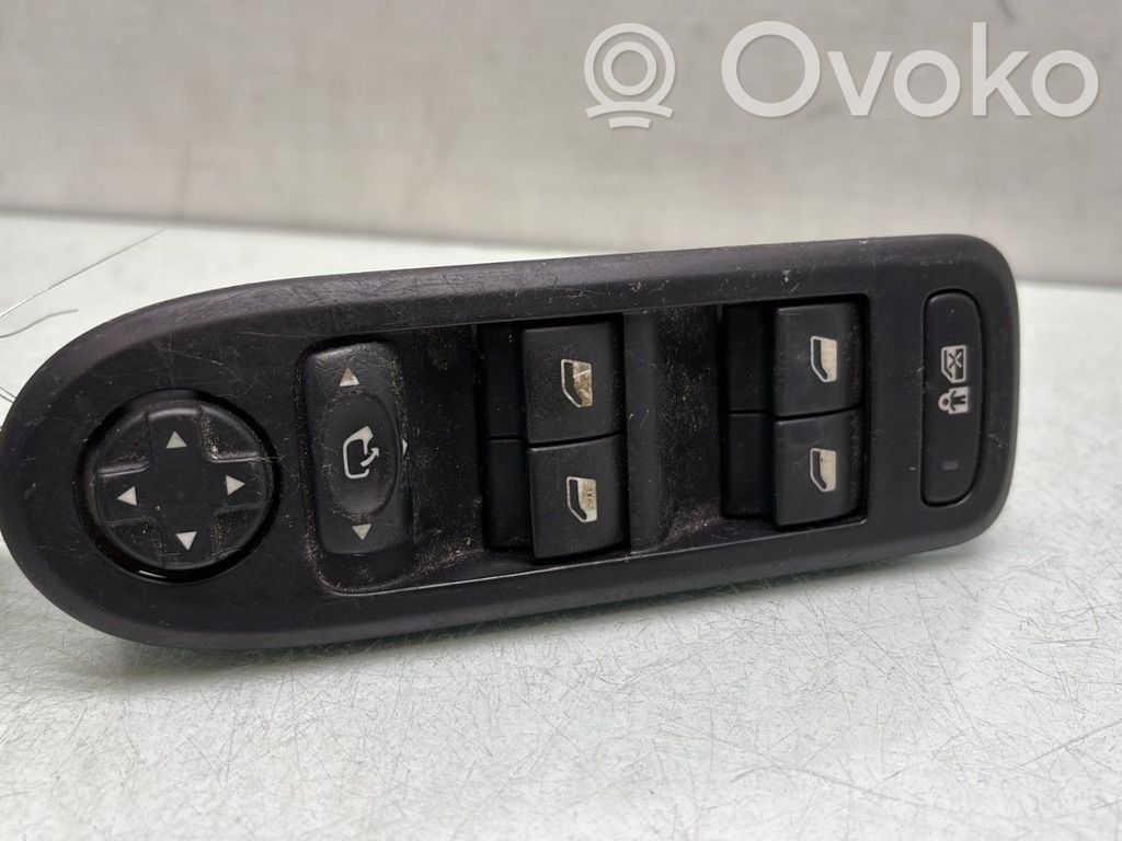 Peugeot 508 Electric window control switch 