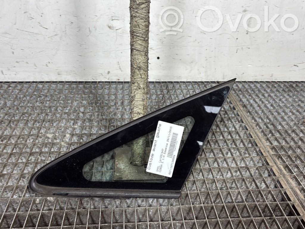 Opel Corsa E Front triangle window/glass 
