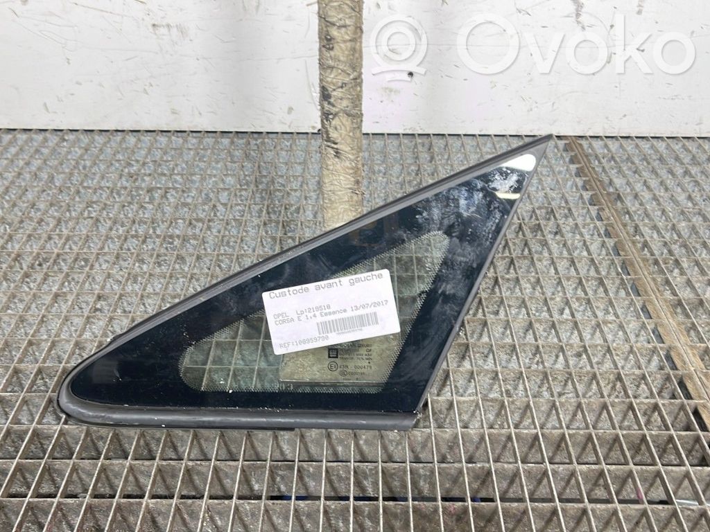 Opel Corsa E Front triangle window/glass 