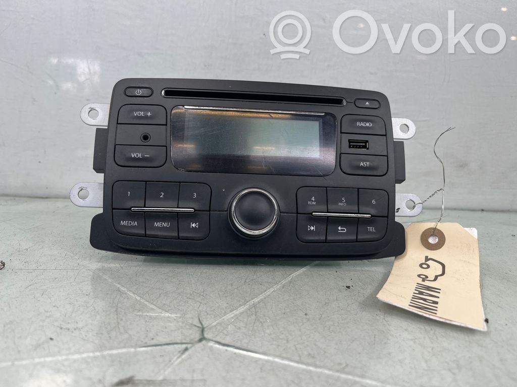 Dacia Sandero Panel / Radioodtwarzacz CD/DVD/GPS 