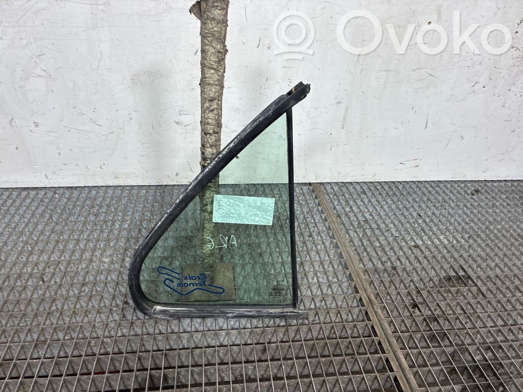 Ventanilla de ventilación de la puerta trasera   9203AZ