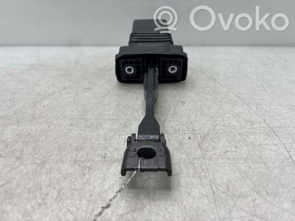 Audi Q2 - Etuoven pidätin 