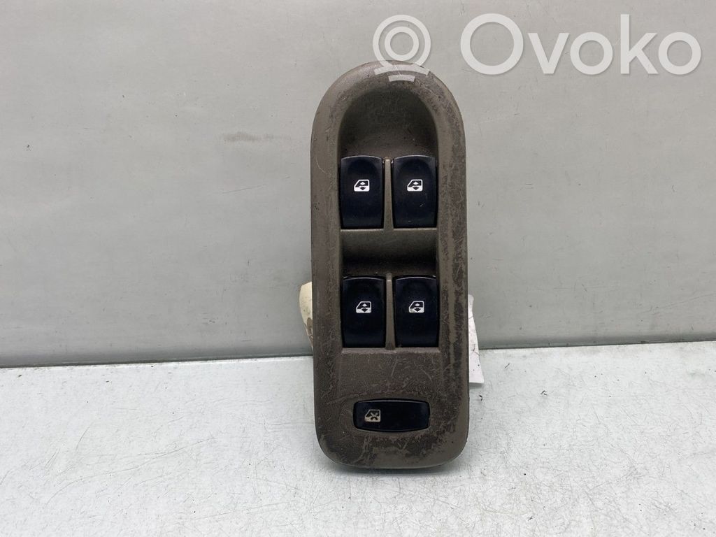 Renault Clio III Interruptor del elevalunas eléctrico 