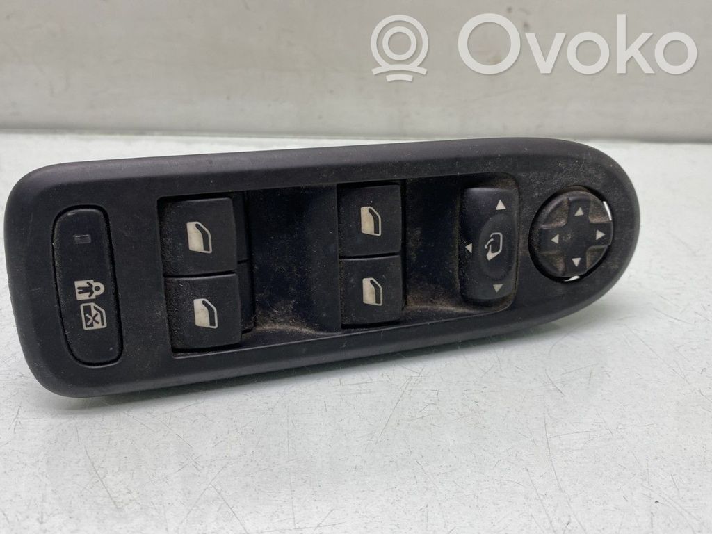Peugeot 508 Electric window control switch 