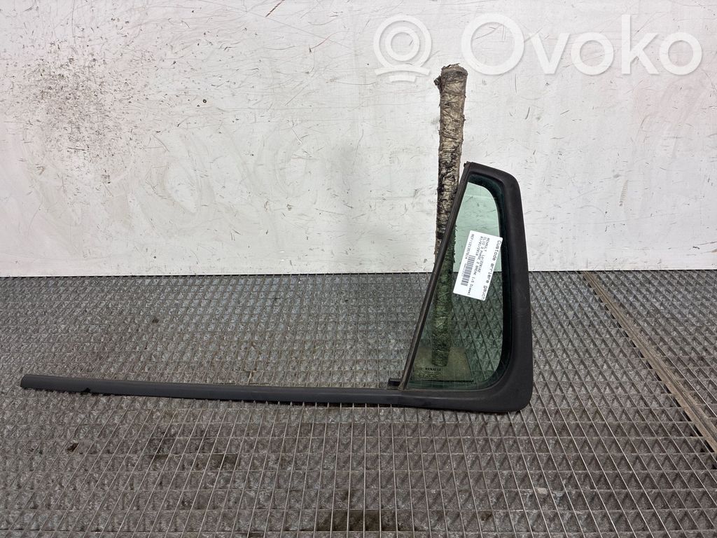 Renault Clio III Ventanilla de ventilación de la puerta trasera 