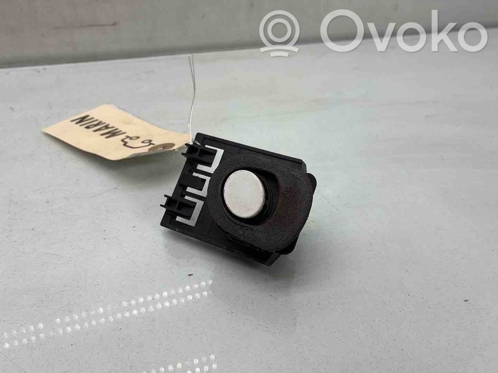 Peugeot 407 Tailgate opening switch 