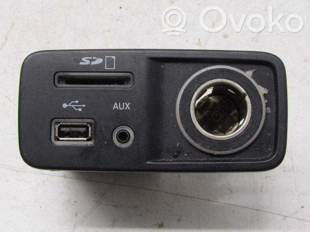 Jeep Cherokee KL Enchufe conector entrada auxiliar 