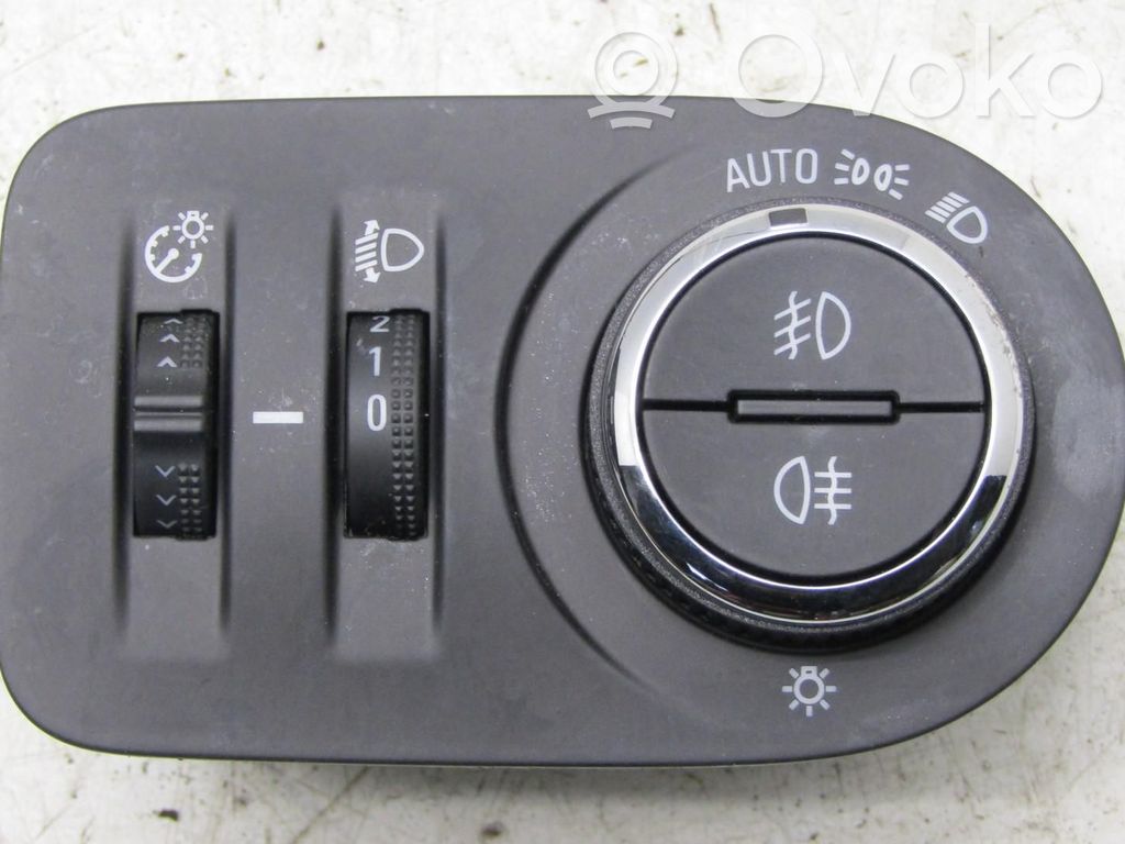 Opel Crossland X Light switch 